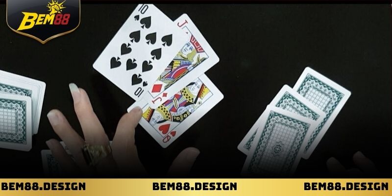 Quan sát nhịp chia bài giúp người chơi đưa ra lựa chọn phù hợp